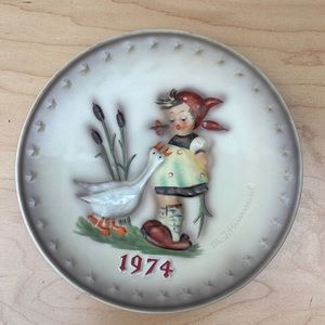 HUMMEL Vintage 1974 Collectible Plate no box